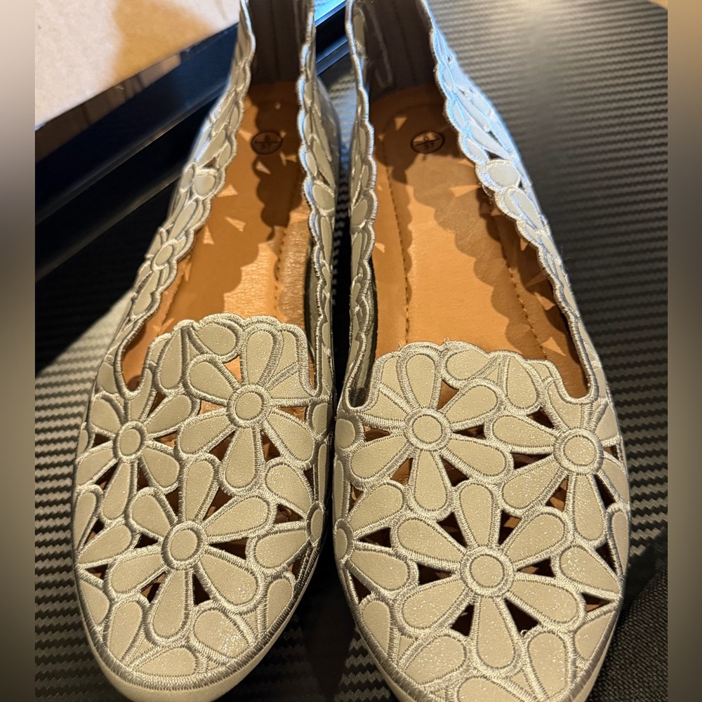 Gray shimmery flowers Floral Cutout Women's Shoes slide ons sandals summer 6